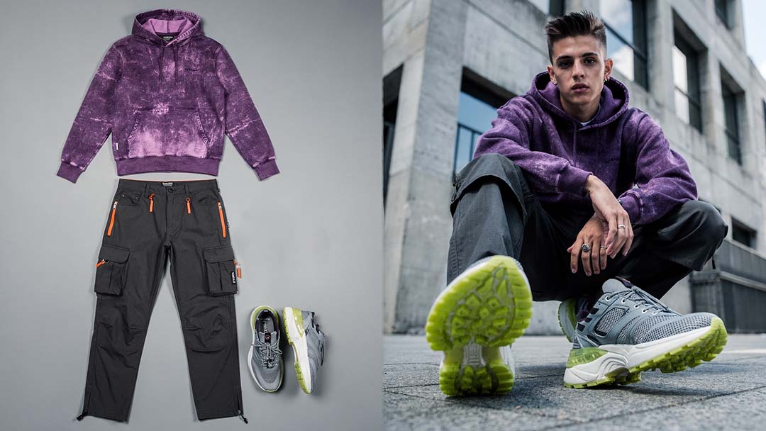 Hartscharfer 16:9 Split-Screen: Links ein Streetwear-Flatlay mit Cargo-Hosen und Tech-Runnern, rechts ein Model im gleichen Outfit, moderne Street-Art-Direction von The Impression.