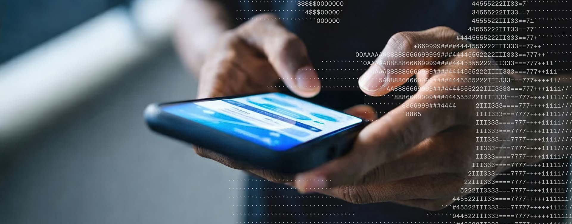 Hero-Image: Eine Hand hält ein modernes Smartphone, überlagert von einem herabfallenden Vorhang aus digitalem ASCII-Code, symbolisiert mobile Vernetzung und datengesteuerte Kommunikation von The Impression.